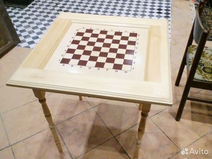 Шахматный стол