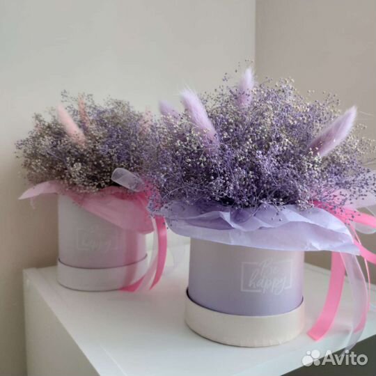 Композиция из сухоцветов в шляпной коробке