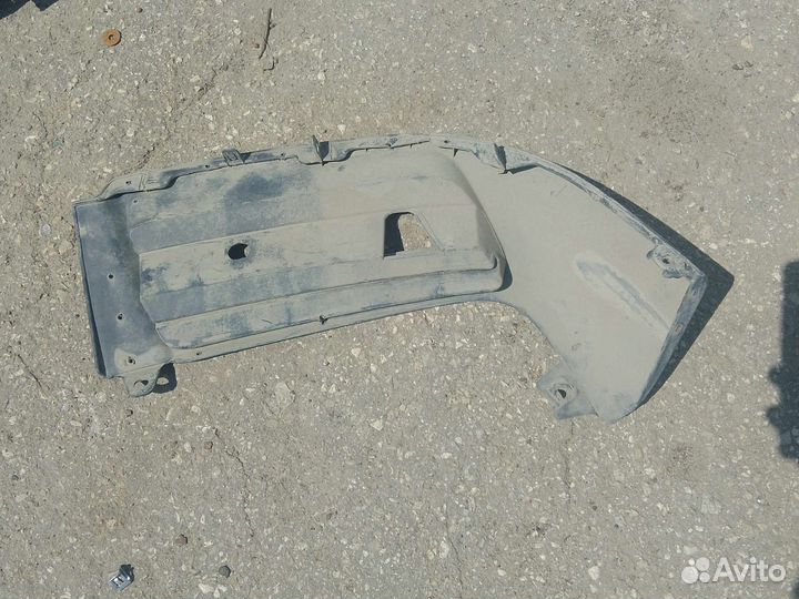 Накладка переднего бампера правая Lexus RX 3