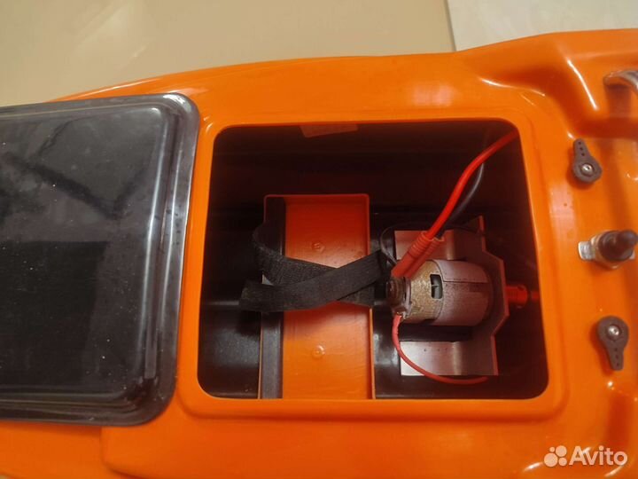 Прикормочный кораблик для рыбалки