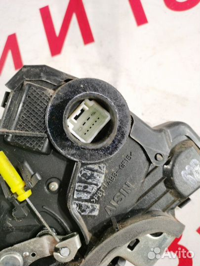 Замок боковой двери передний правый Toyota Corolla