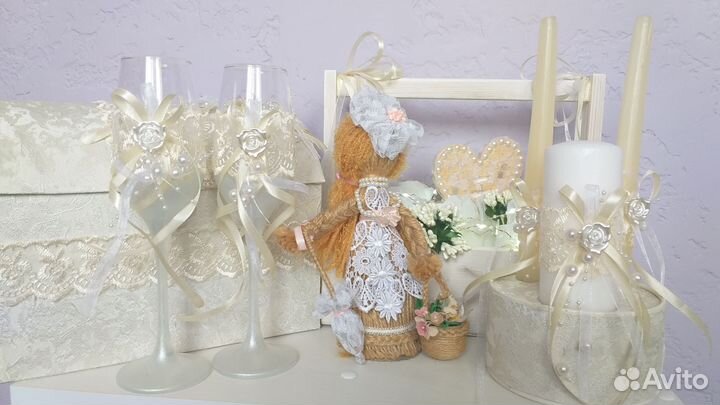 Свадебные аксессуары (свадебные бокалы и т.д.)