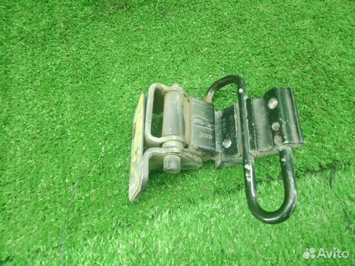 Петля двери задней левой нижняя VAG 4124