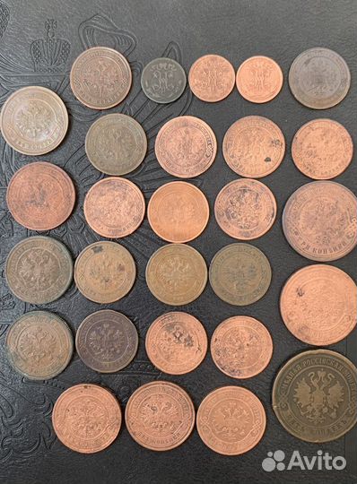 Много медных царских монет