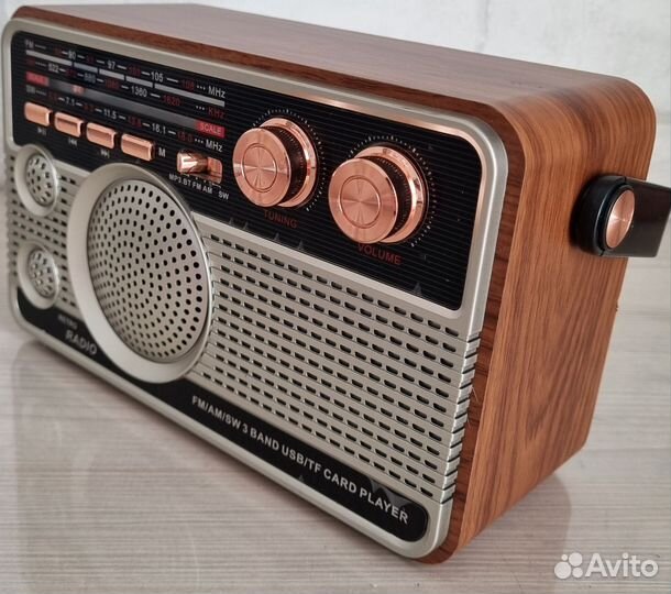 Ретро радиоприемник с аккумулятором