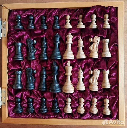 Шахматный ларец (доска) с фигурами стаунтон