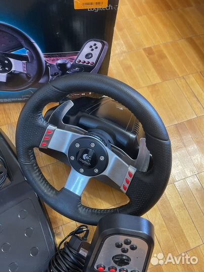 Logitech G27 в отличном состоянии игровой руль