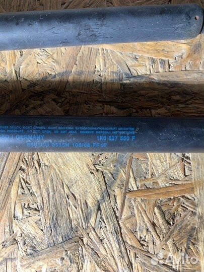 Амортизатор крышки багажника Volkswagen Golf 1K