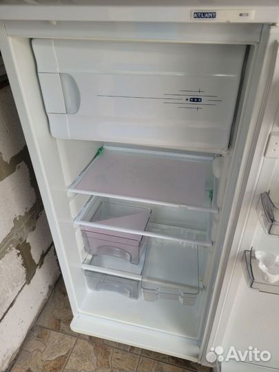 Холодильник бу маленький Atlant