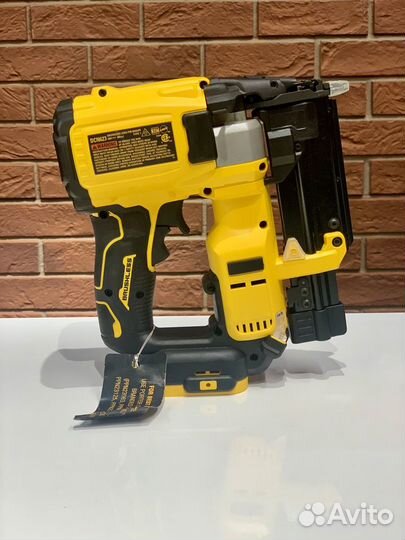 Нейлер / микрошпилечник DeWalt DCN623 23GA