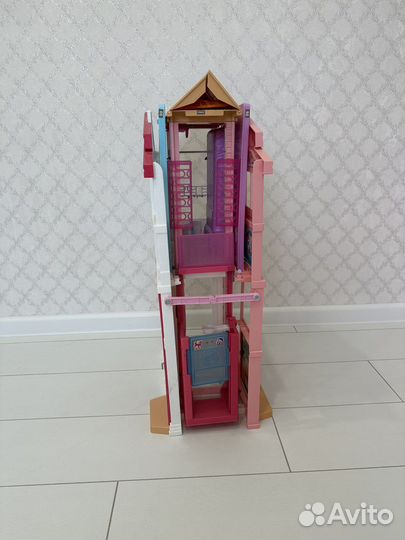 Домик для Барби с лифтом и мебелью