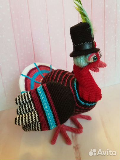 Вязаная интересная игрушка