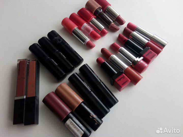 Помада, блеск для губ