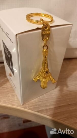 Флакон от французских духов с коробочкой и брелком