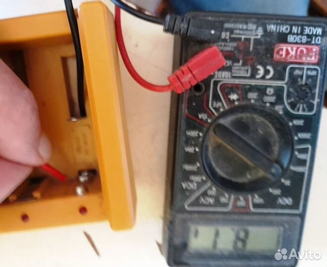 Универсальное зарядное устройство.Батарейки