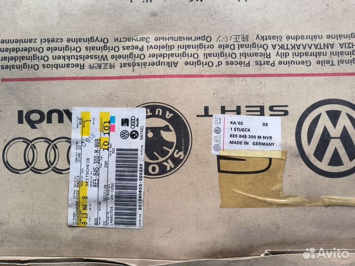 Стекло кузовное глухое левое Audi A4