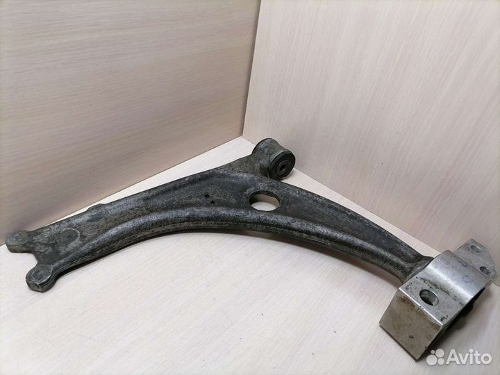 Рычаг подвески передний левый Volkswagen Passat