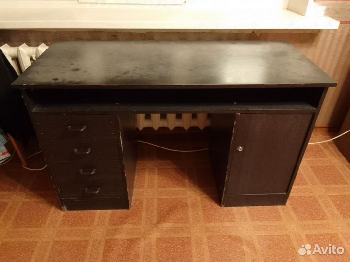 Письменный стол