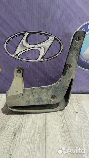 Брызговик передний Hyundai IX35 Лев