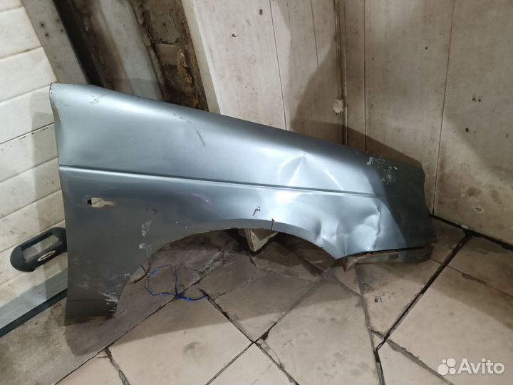 Крыло правое переднее на приору