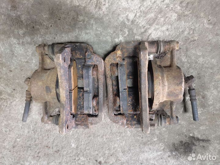 Передние суппорта Toyota carina e