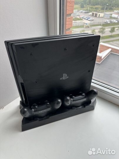 Продам PlayStation 4 Pro