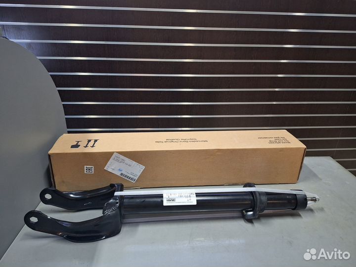 Амортизатор передний ML GLE W166 A1663232400 новый