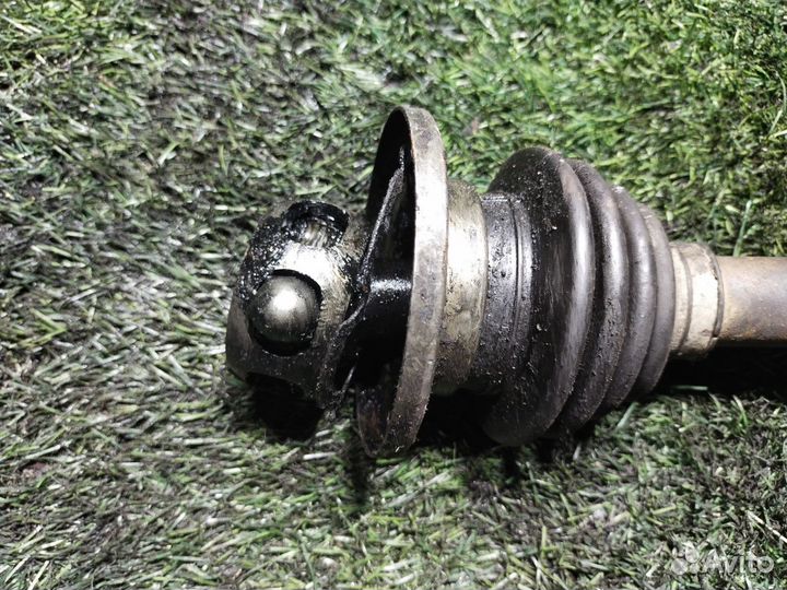 Привод левый передний Skoda Fabia