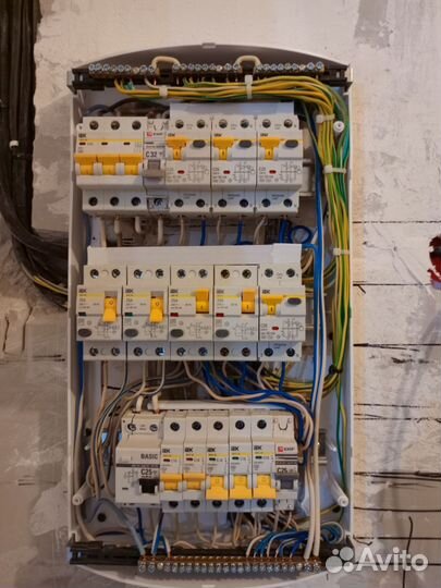 Электромонтажник