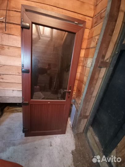 Дверь входная пластиковая