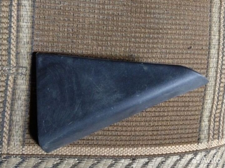 Уголок задней левой двери Киа Рио 3