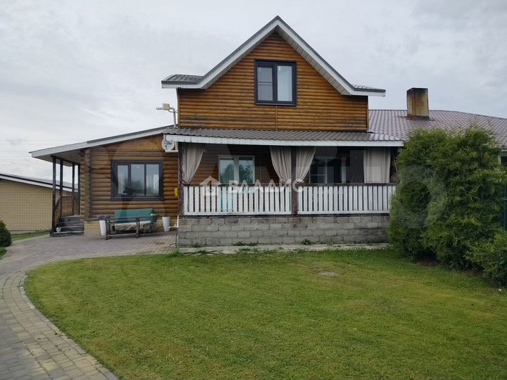 Таунхаус 200 м² на участке 8 сот.