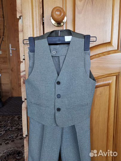 Костюм тройка для мальчика 104