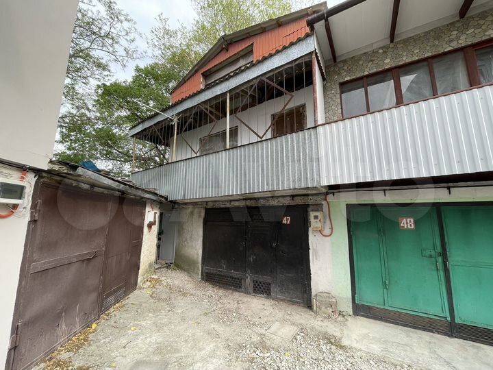 Гараж, > 30 м²