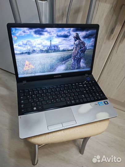 Ноутбук Samsung / i5-2430M /GT 520MX / 8GB / 320GB
