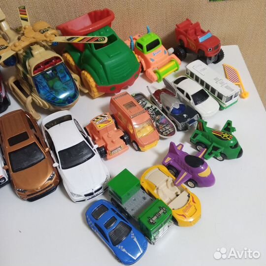 Пакет металлических машинок