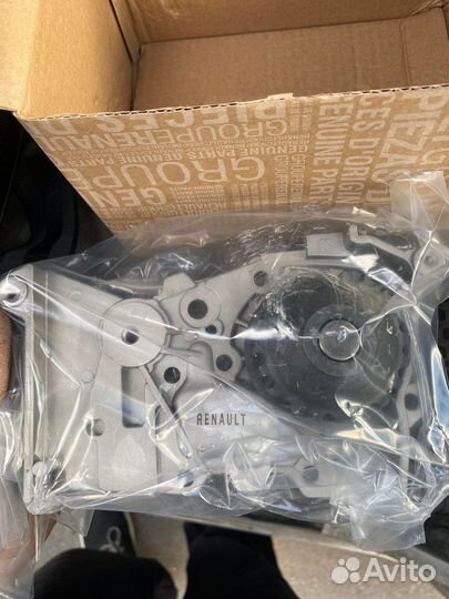 Помпа на largus Оригинал