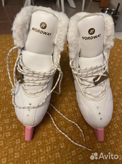 Коньки на девочку