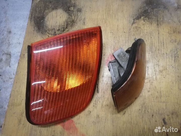 Поворотник правый ауди 100 /45 91-93