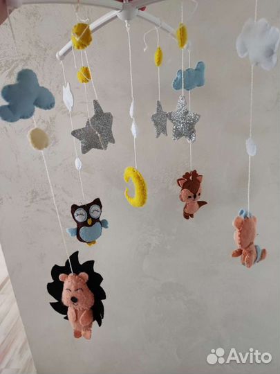 Мобиль на кроватку из фетра