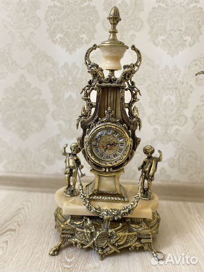 Часы и подсвечник