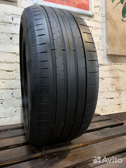 Pirelli P Zero PZ4 245/45 R19