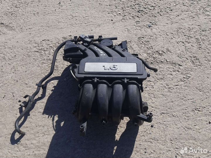 Впускной коллектор Volkswagen Jetta 5 1.6