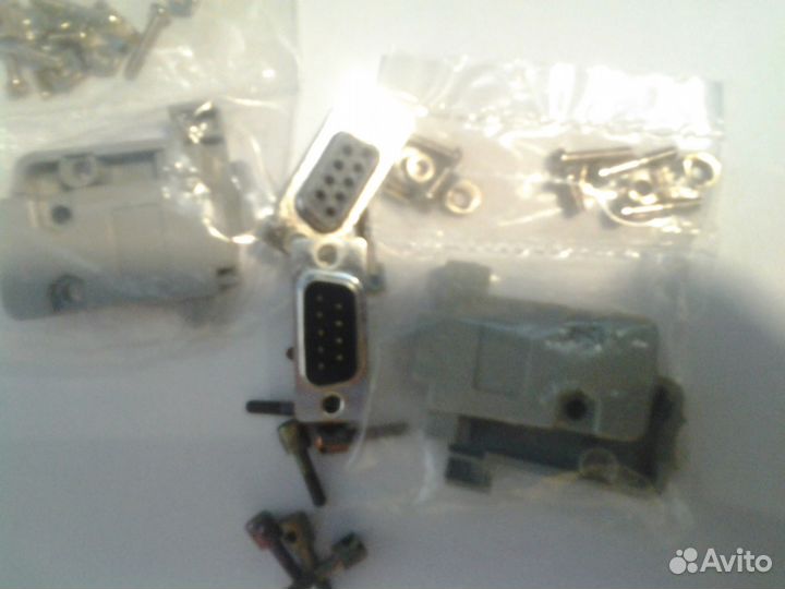 Разъемы COM (RS-232) новые. с корпусами