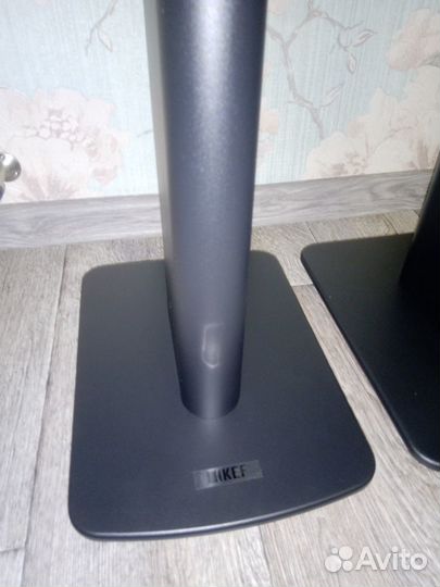 Стойки под акустику KEF