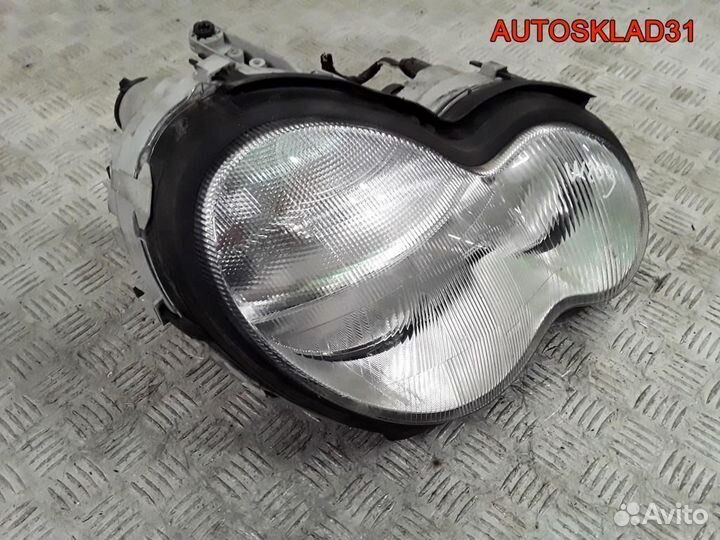 Фара правая Mercedes Benz W203 0301166202