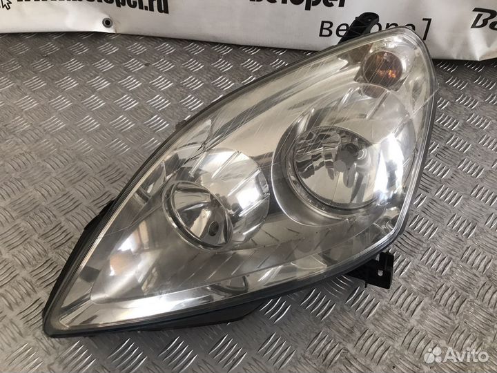 Фара левая Opel Zafira B