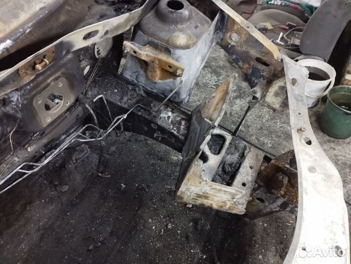 Renault Sandero I Передняя часть кузова