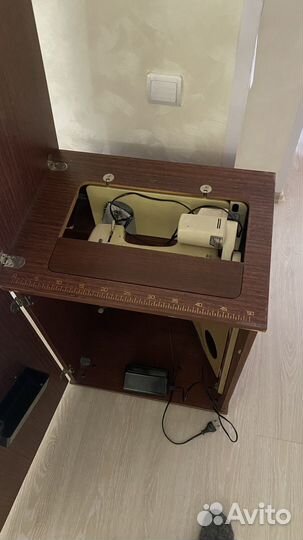 Швейная машина Чайка 142
