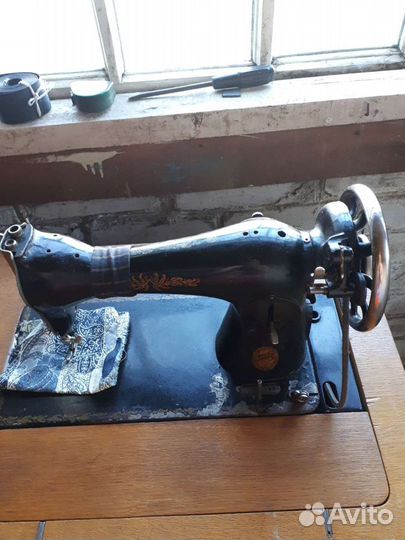 Швейная машина Подольск с ножным приводом